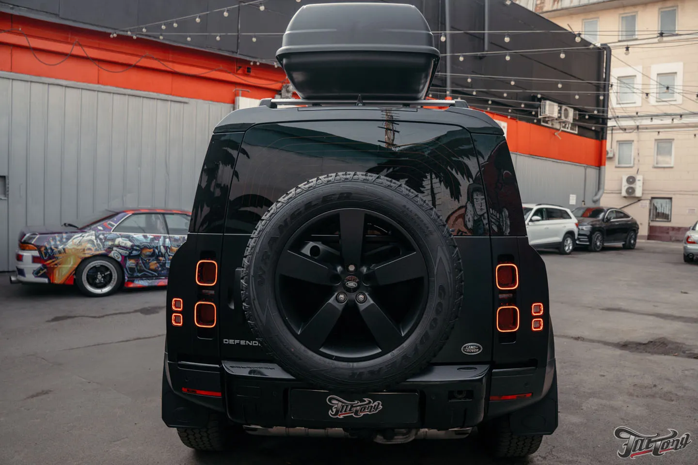 Изготовили ложемент вместо 3 ряда сидений для Land Rover Defender